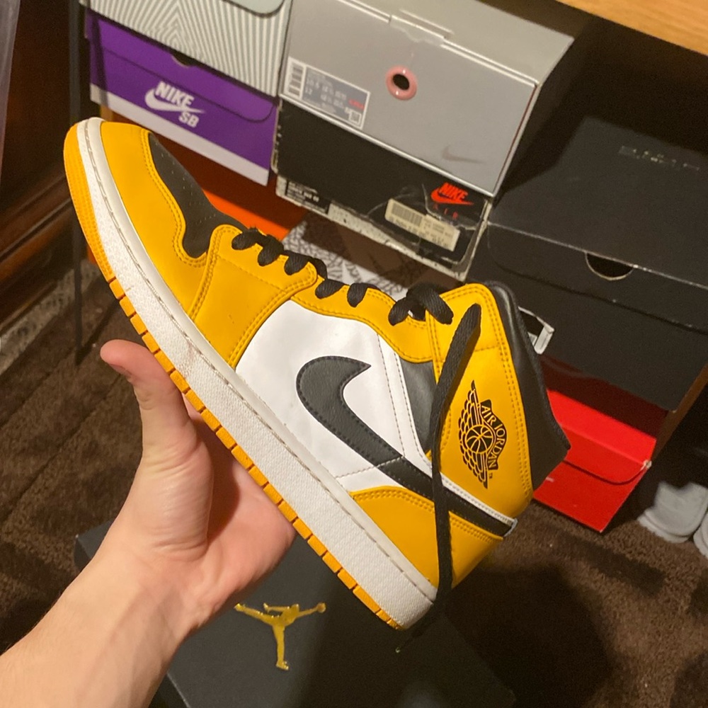 Air Jordan 1 Mid, Size 10.5 (Used)